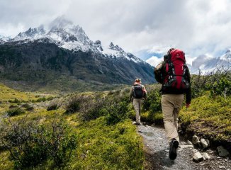 Ropa de montaña para salir a por setas: capas, orden correcto y errores típicos