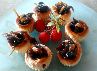 Volovanes dulces de trompetas confitadas con piñones